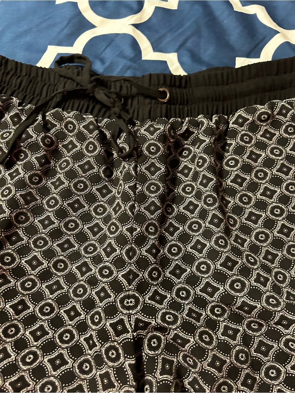 Black Geometric Drawstring Shorts - Picture 3 of 4